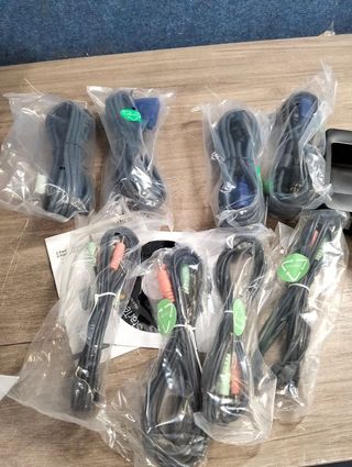 Juego de Conmutador Switch KVM VGA y Audio USB 2.0