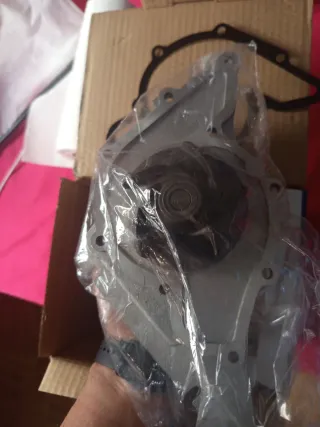 Bomba de agua Audi A8 3.7/4.2 Gasolina