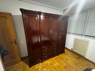 Armario antiguo de madera
