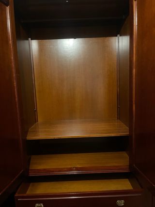 Armario antiguo de madera