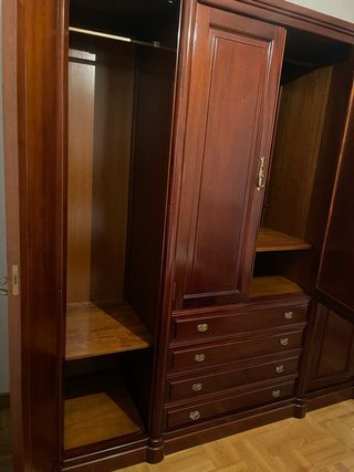 Armario antiguo de madera