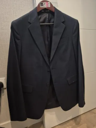Traje caballero Zara azul marino con cuadrado azul
