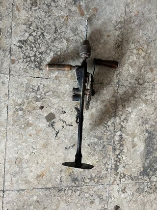 Taladro manual antiguo