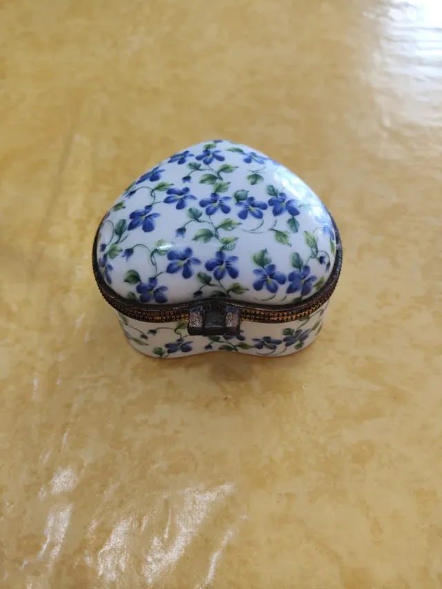 Scatolina cuore in porcellana vintage floreale
