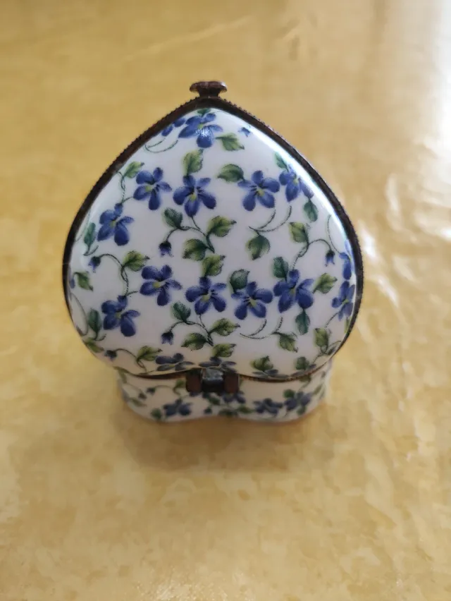Scatolina cuore in porcellana vintage floreale