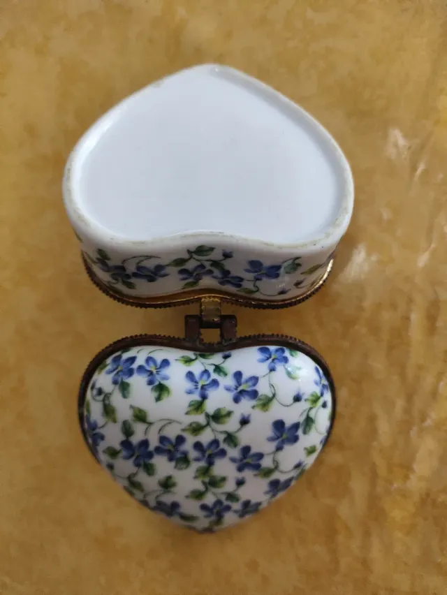 Scatolina cuore in porcellana vintage floreale