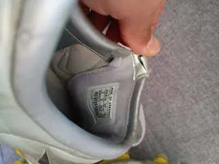 Zapatillas Fútbol Nike Blancas y Amarillas