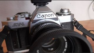 Cámara Canon AV-1 Plata