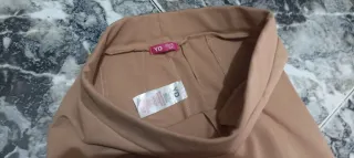 Leggings beige, talla S. Tejido suave y cómodo.