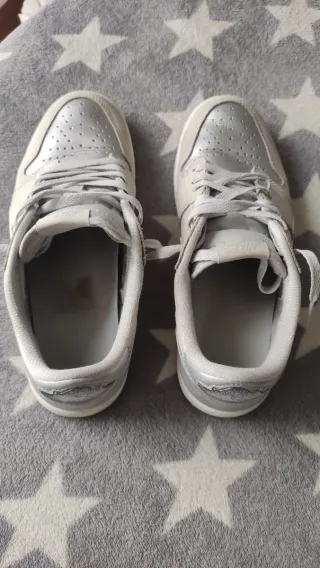 Air Jordan 1 Retro Beige/Plata