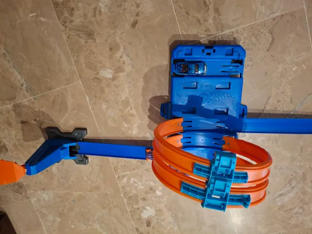 Caja multiloopins de Hot Wheels +3 coches