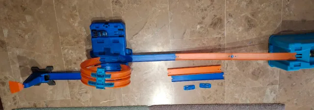 Caja multiloopins de Hot Wheels +3 coches