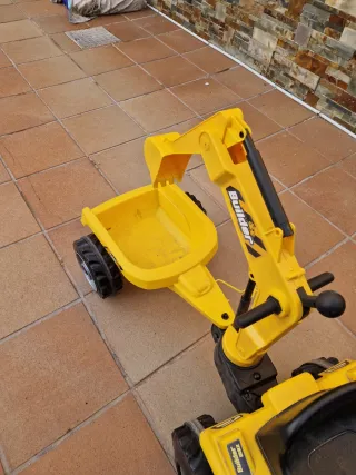 Tractor de pedales para niños