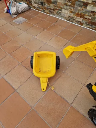 Tractor de pedales para niños