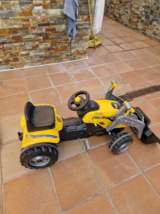 Tractor de pedales para niños