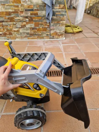 Tractor de pedales para niños