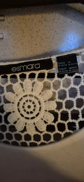 Maglietta bianca con ricamo floreale taglia M