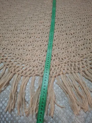Chal crochet beige hecho a mano