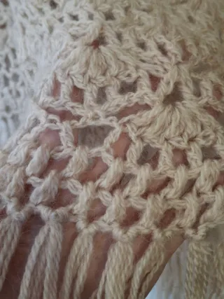 Chal crochet beige hecho a mano