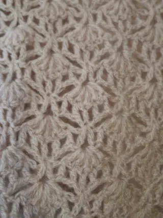 Chal crochet beige hecho a mano
