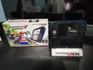 Nintendo 2DS + Expositor Negro
