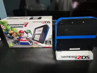 Nintendo 2DS + Expositor Negro