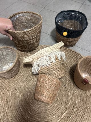 Alfombra y 6 macetas decorativas