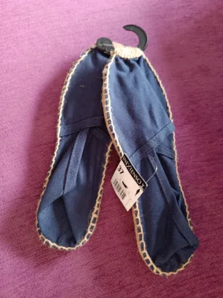 Alpargatas de tela azul y beige