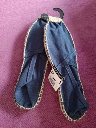 Alpargatas de tela azul y beige