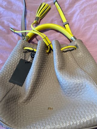 Bolso Purificación García Gris y Amarillo