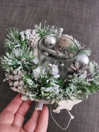 Portacandele natalizio con decorazioni