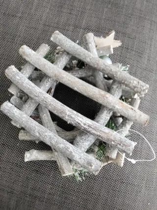 Portacandele natalizio con decorazioni