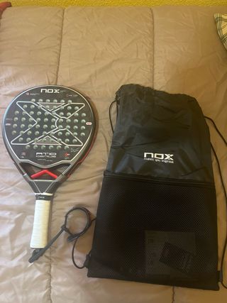 Pala de Pádel Nox AT10 2023 + Funda