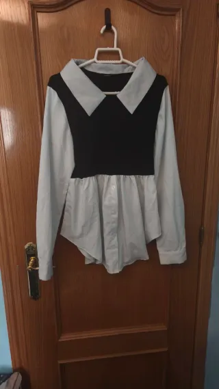 Camisa de vestir con chaleco negro