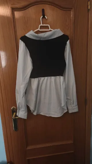 Camisa de vestir con chaleco negro