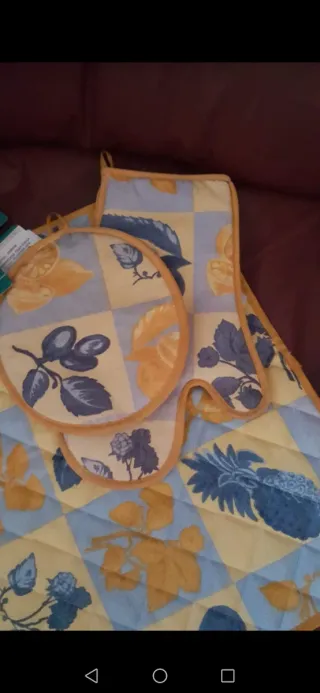 2 Tovagliette , presina e guanto forno