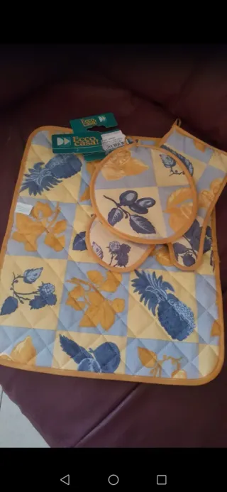 2 Tovagliette , presina e guanto forno