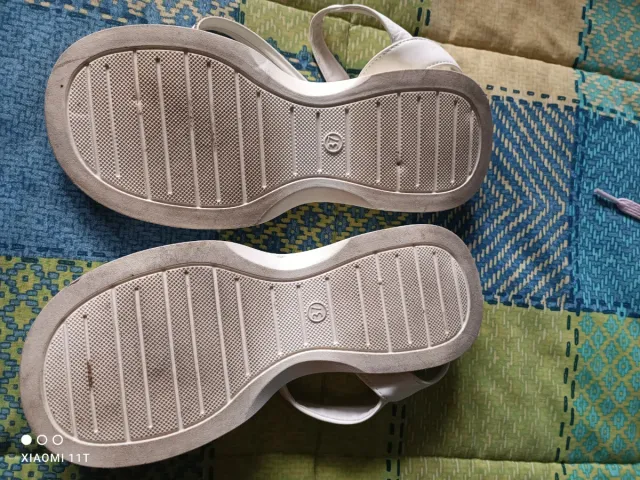 Sandalias Niña Blancas con Brillantes