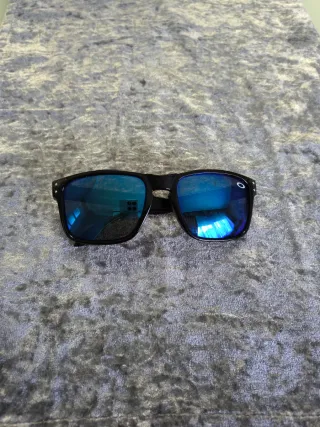 Gafas de sol Oakley negras y azules