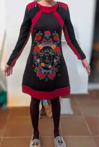 Vestido Invierno Missing Johnny Negro y Rojo