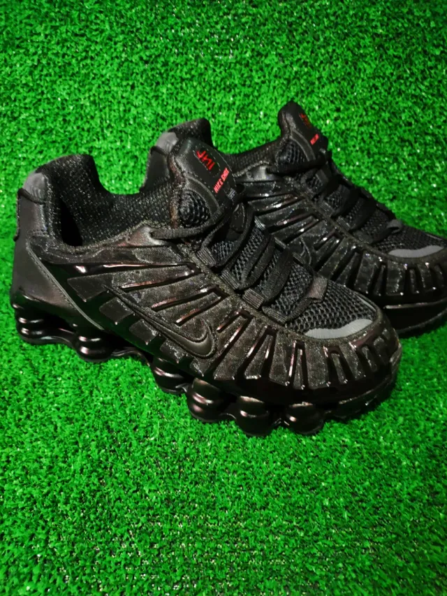 Nike Shox TL Negro (39EU)