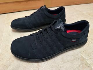 Zapatos Callaghan azul marino.