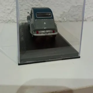 Coche escala 1/43 Citroën 2CV 1957