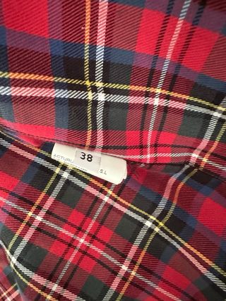 Gabardina negra con forro de cuadros