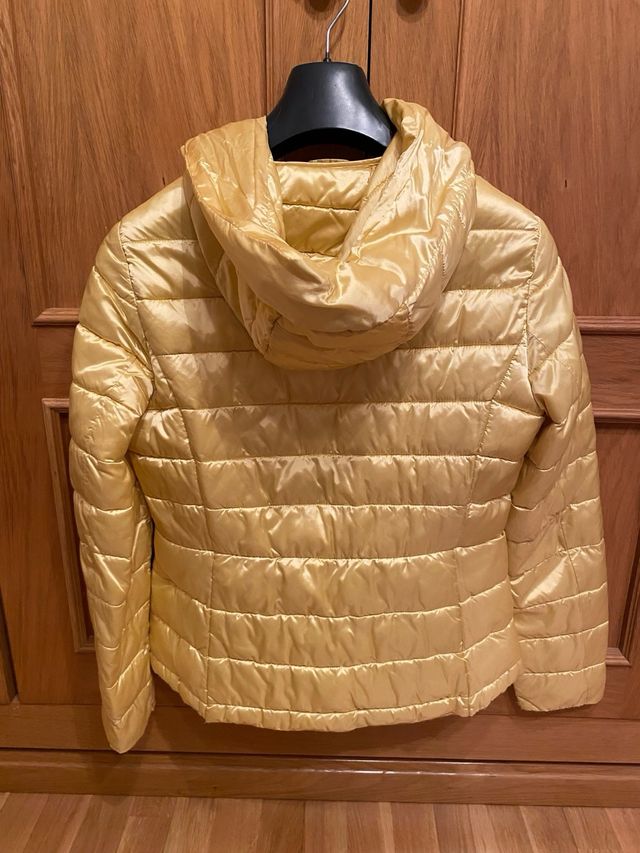 Chaqueta acolchada Massimo Dutti dorada