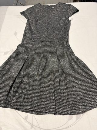 Vestido gris y blanco