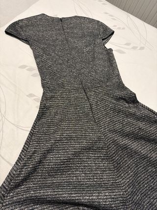 Vestido gris y blanco