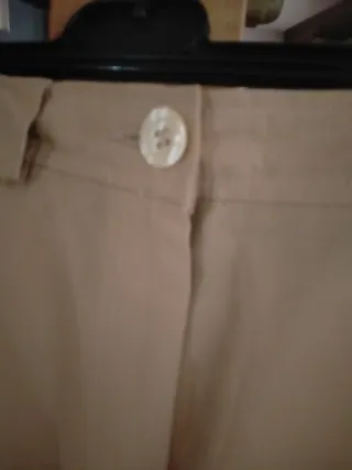 Bermudas beige mujer