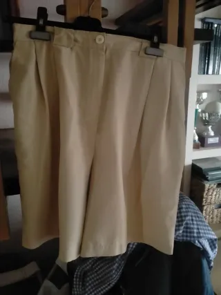Bermudas beige mujer
