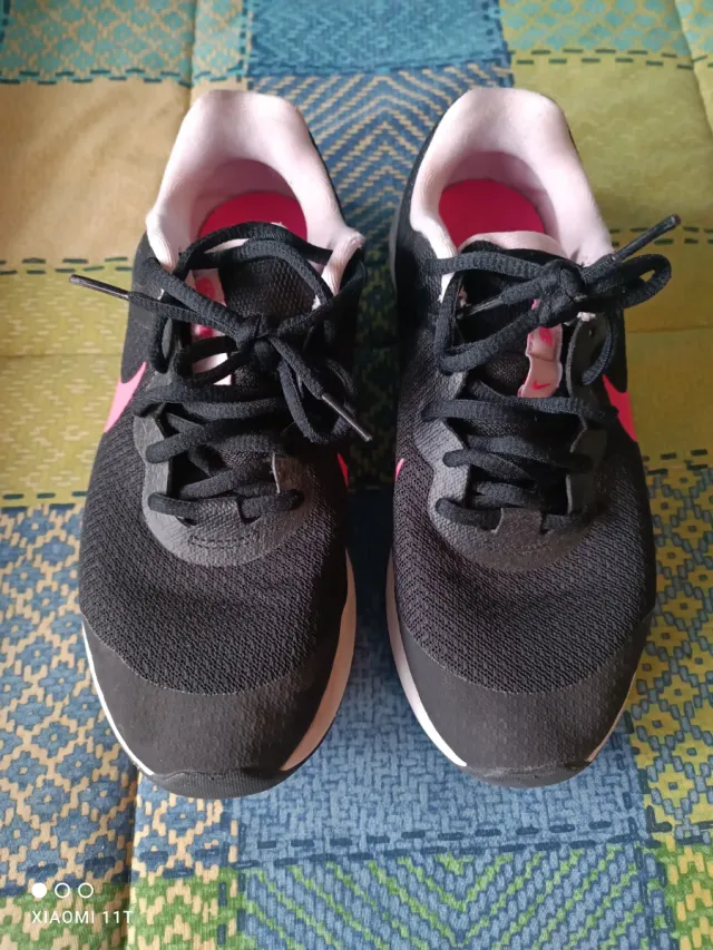 Deportivas Nike Negras y Rosas